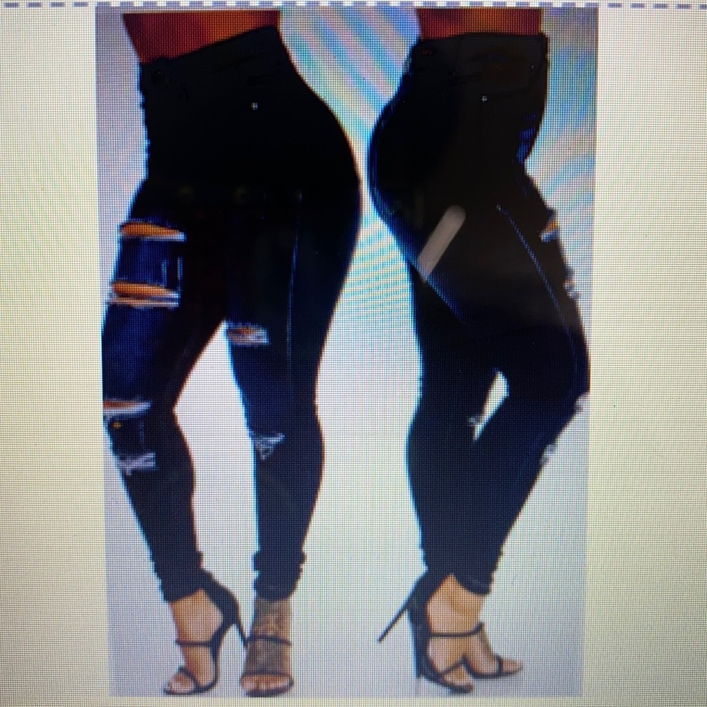 Distressed denim skinny jeans